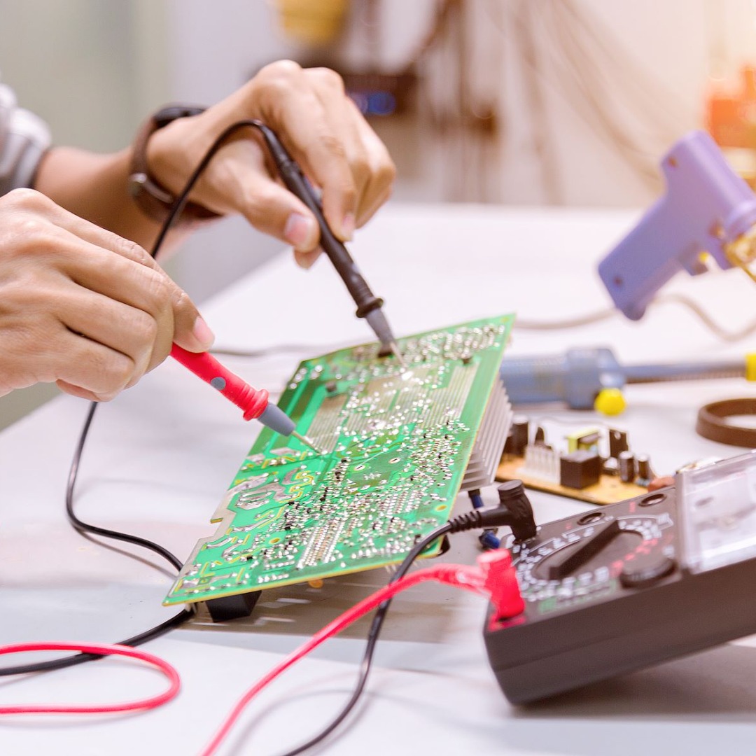 fixing-motherboard_adobespark