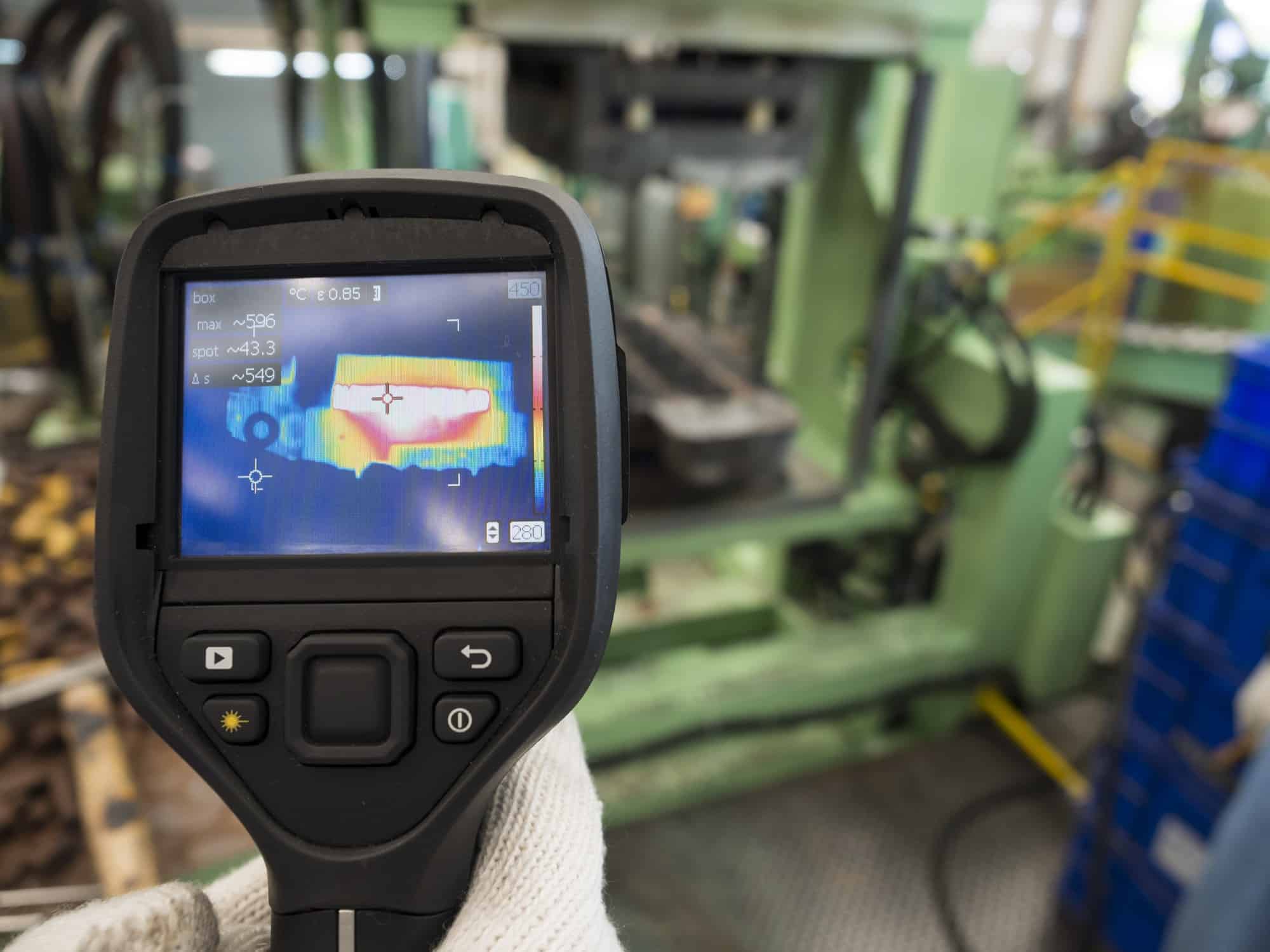 Thermographic reader aimed at machine.